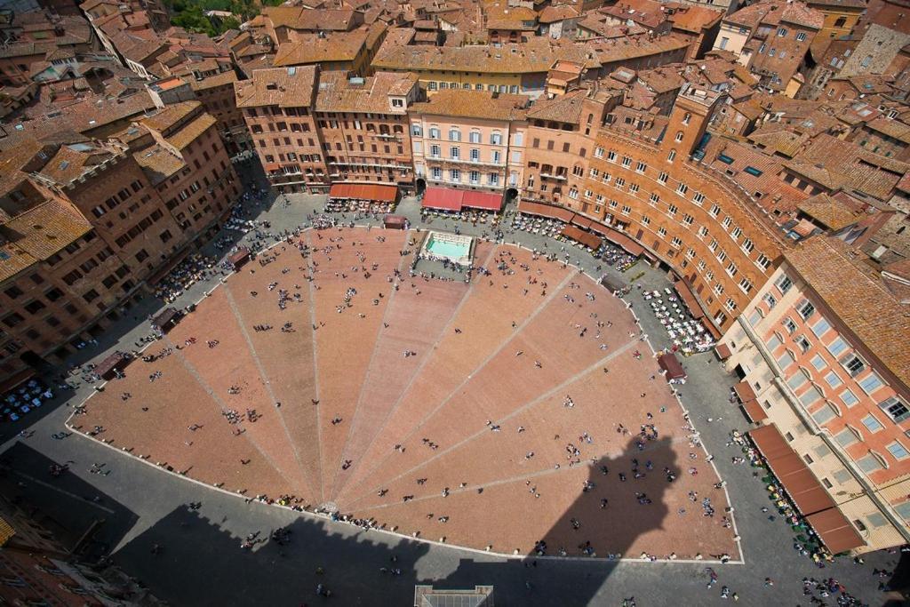 La Campanina-nel cuore di Siena e della contrada Esterno foto